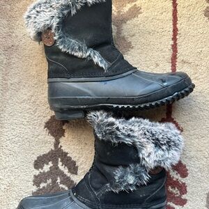 Bearpaw Women's Black Winter Boots with Faux Fur Trim size 7